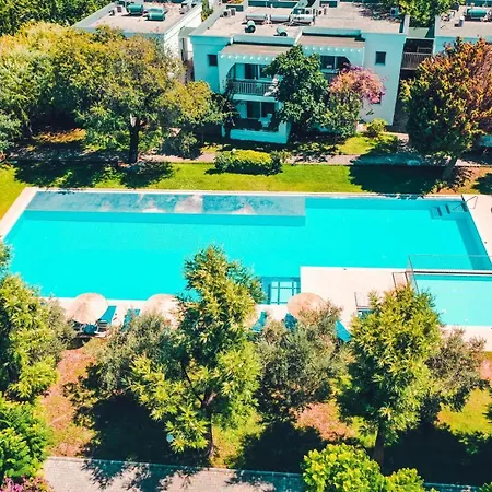 Muskebi 3* オータキャンツ